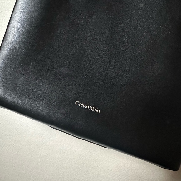 Calvin Klein Line Leather Crossbody Bag - Picture 3 of 6